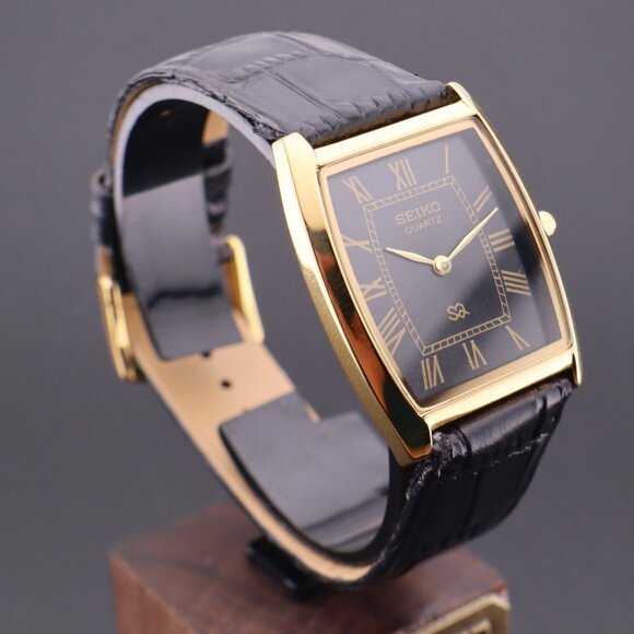 Vintage Seiko Slim Tonneau Tank Quartz Gentlemen's Wrist Watch  - FREE SHIPPING - Picture 1 of 13